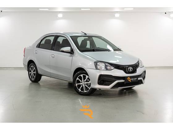 TOYOTA ETIOS 1.5 X PLUS SEDAN 16V FLEX 4P AUTOMÁTICO